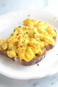 how to make scrambled eggs with butter