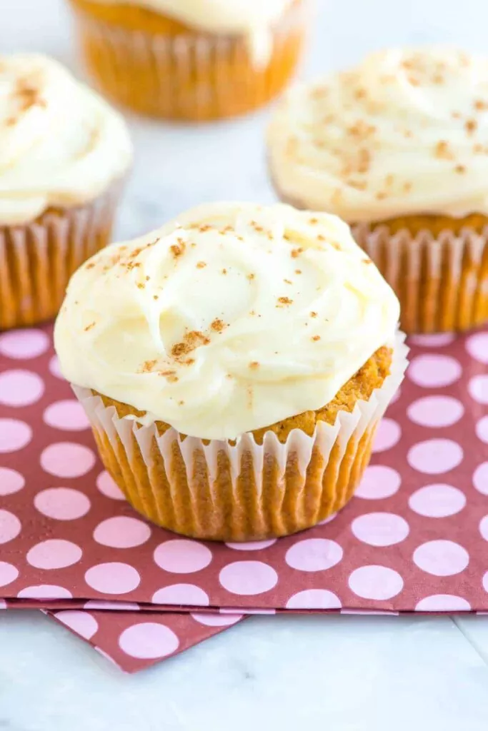 Easy Pumpkin pie cupcakes With Cream Cheese Frosting 
