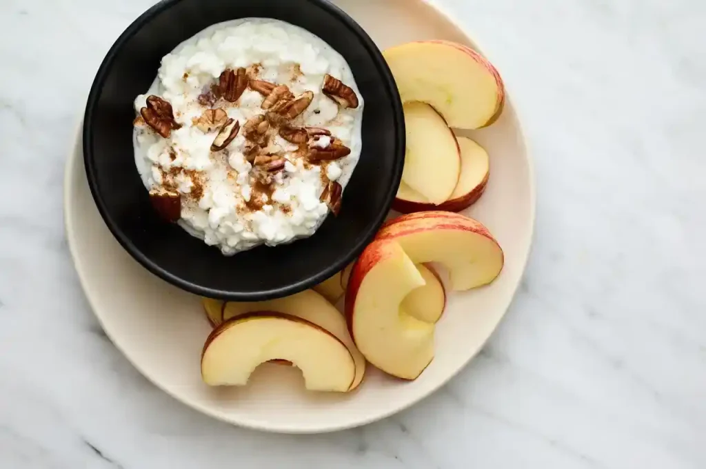 Cottage Cheese And Apple Slices