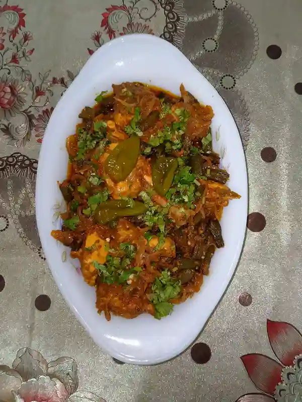 Pakistani Chicken Okra Curry (Bhindi Chicken)